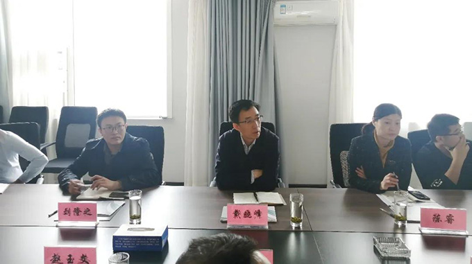 市金融監(jiān)管局黨委副書(shū)記、副局長(zhǎng)戴曉峰等領(lǐng)導(dǎo)蒞臨東岳機(jī)械調(diào)研上市工作