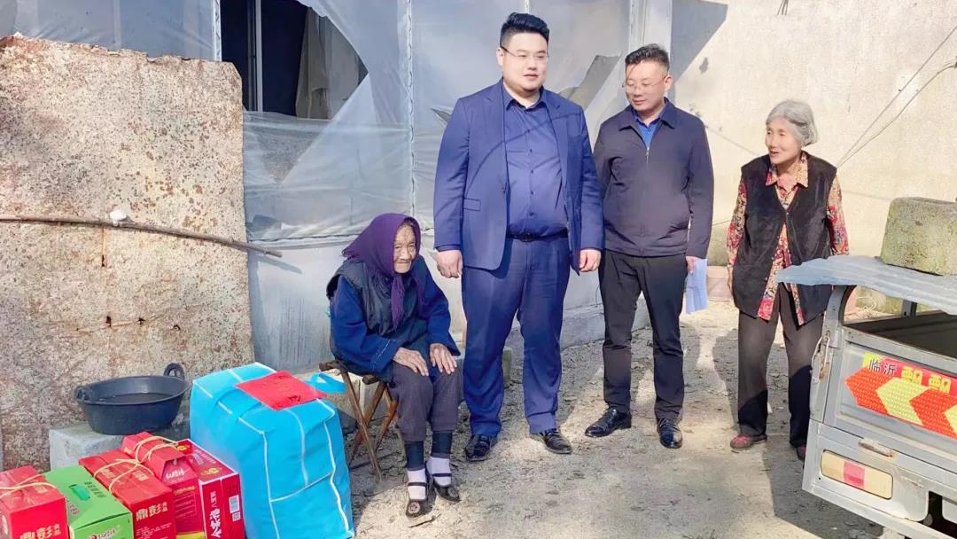 夕陽(yáng)無(wú)限好，敬老情更濃——東岳機(jī)械走訪百歲老人